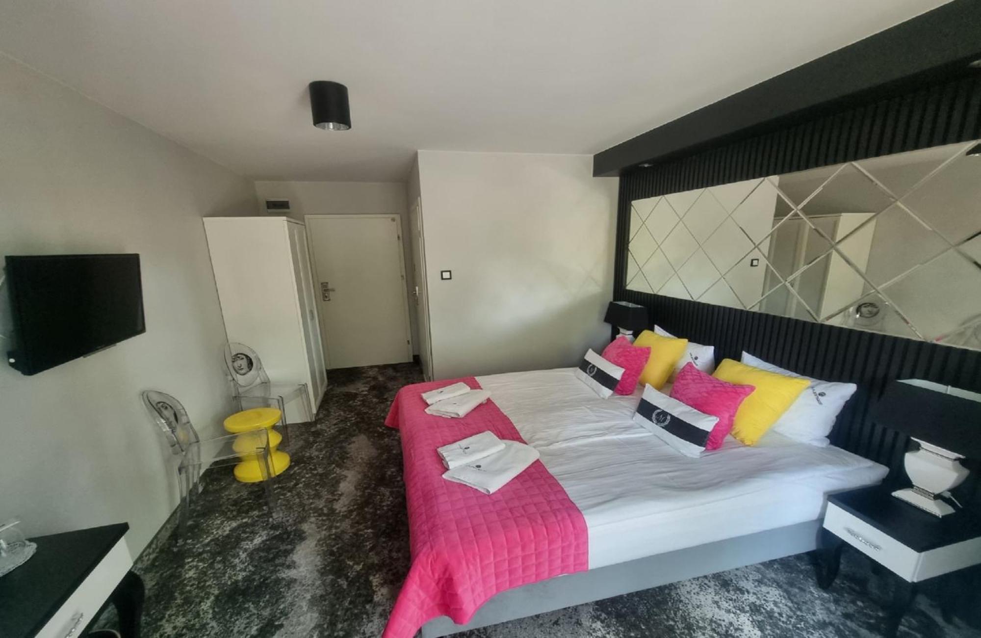 Majestique Hotell Pobierowo Exteriör bild