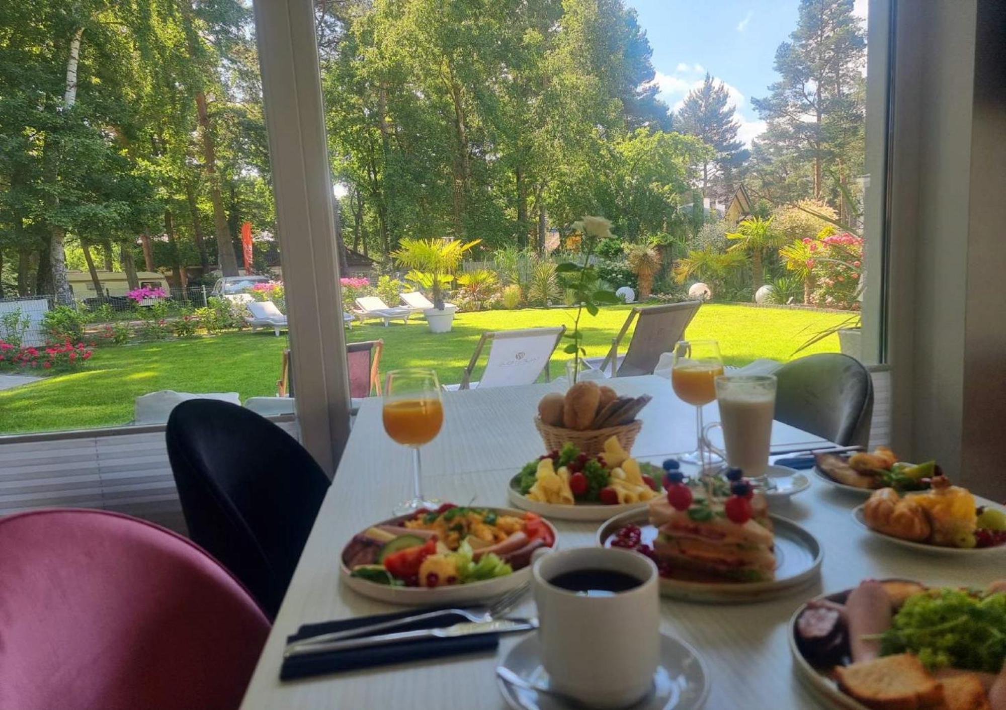 Majestique Hotell Pobierowo Exteriör bild