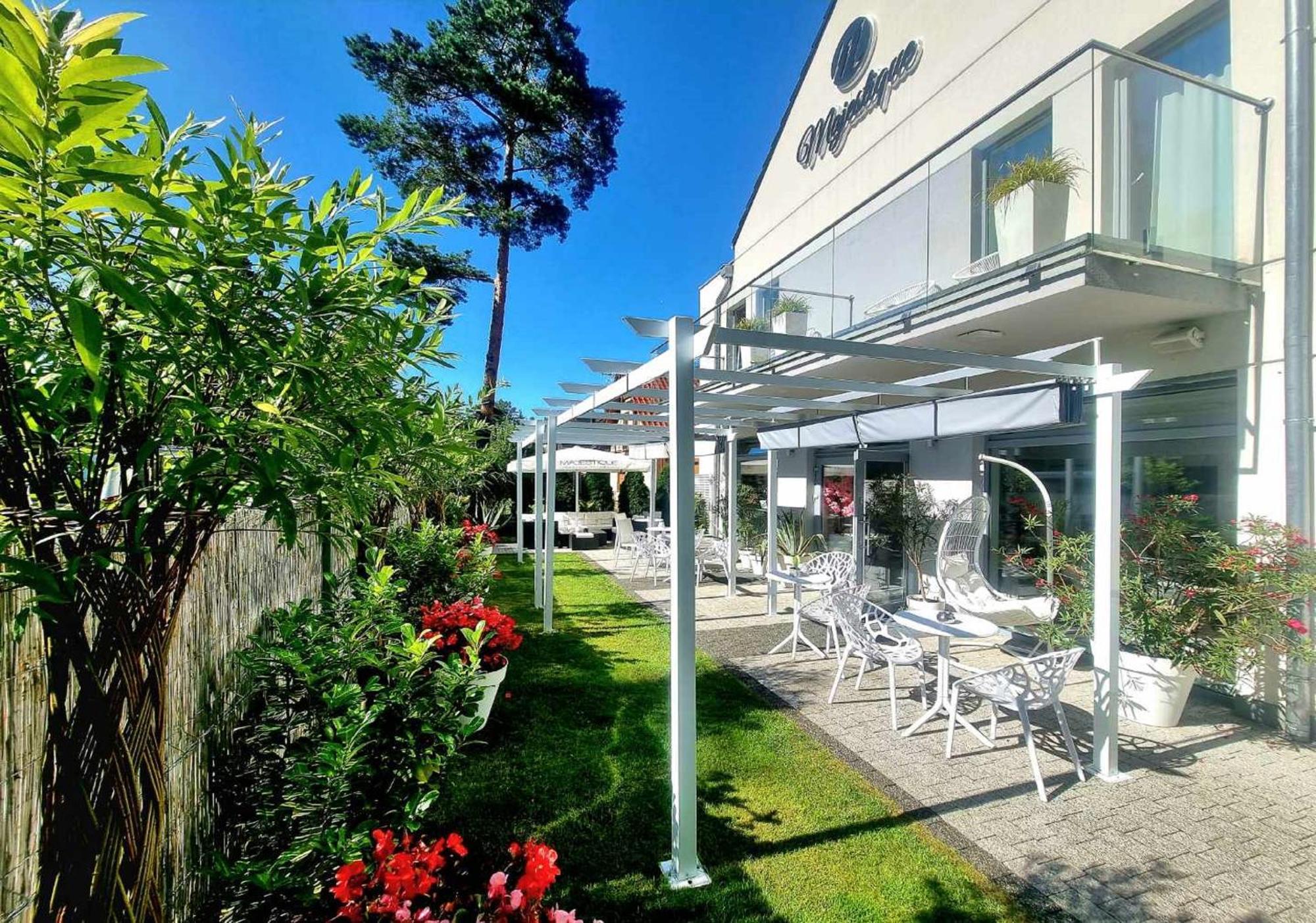 Majestique Hotell Pobierowo Exteriör bild