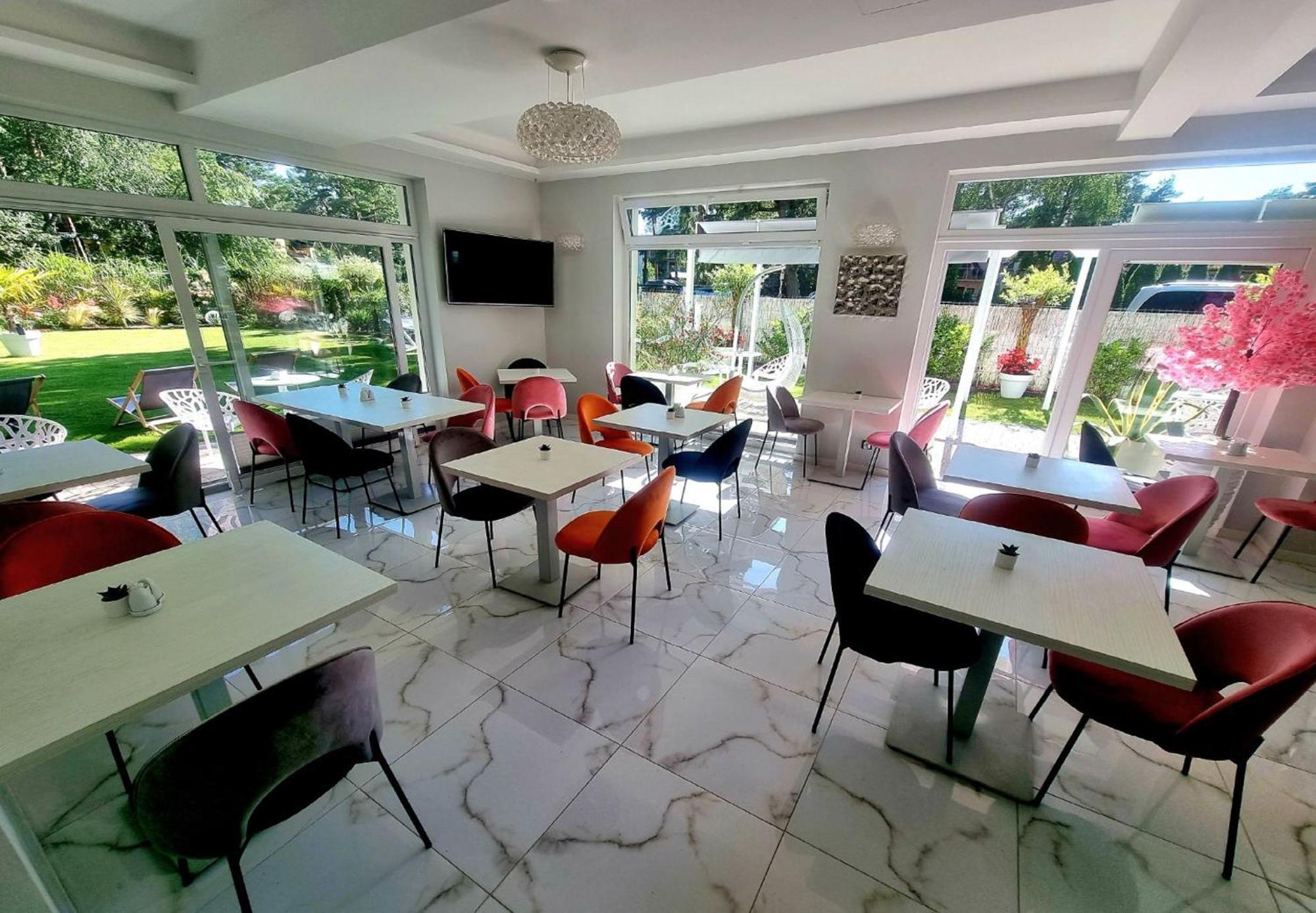 Majestique Hotell Pobierowo Exteriör bild