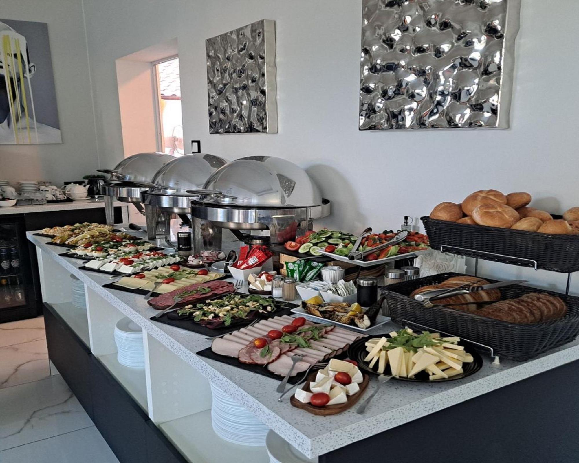 Majestique Hotell Pobierowo Exteriör bild